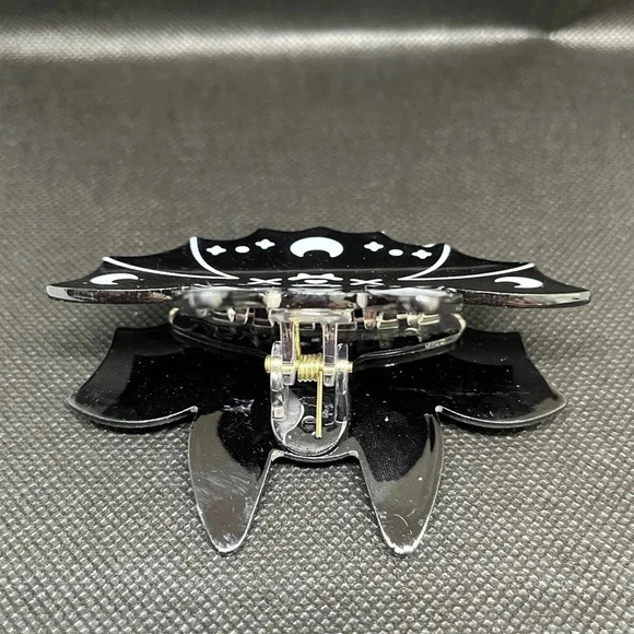 Halloween themed bat  🦇 hair clip - Picture 3 of 7